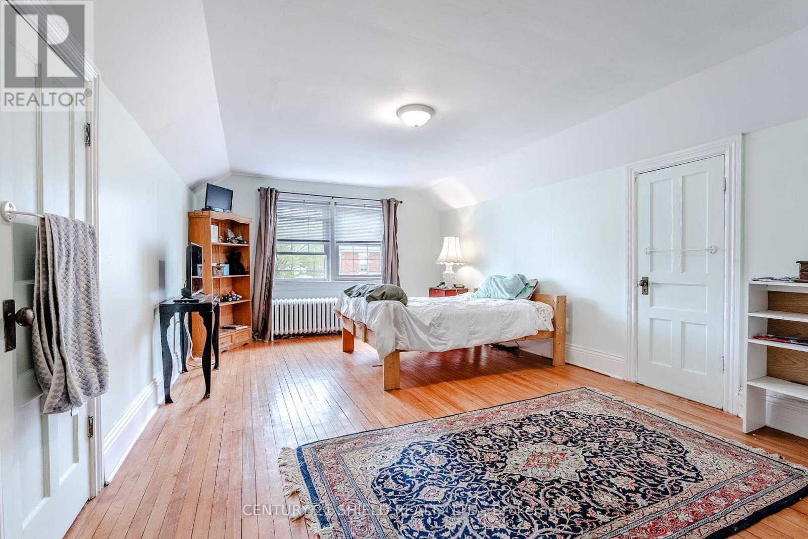Photo 20 of 114 Gloucester Street N, Cornwall ON