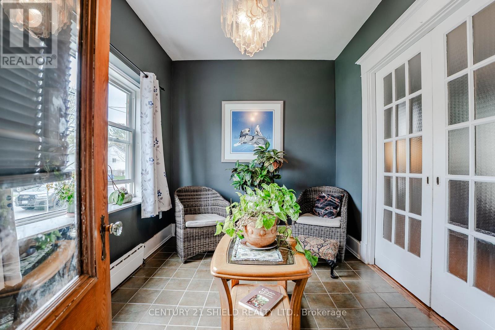 Photo 4 of 114 Gloucester Street N, Cornwall ON