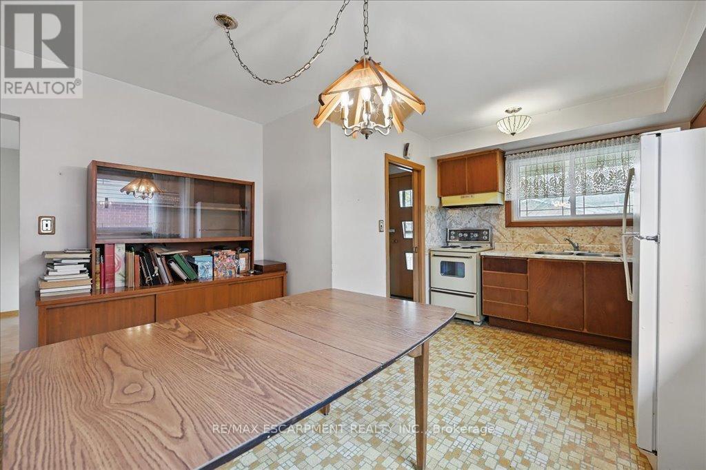 Photo 11 of 269 Rainbow Drive, Hamilton ON