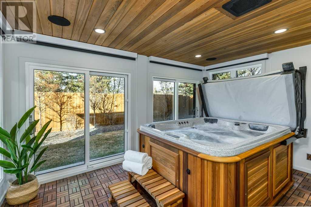 10 Bow Ridge Crescent, Cochrane