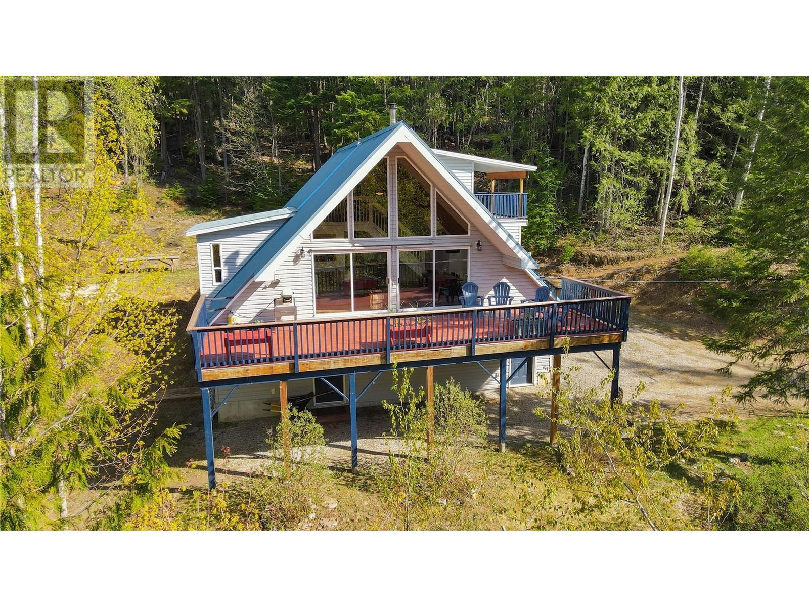 909 Carney Bridge Road, Salmo