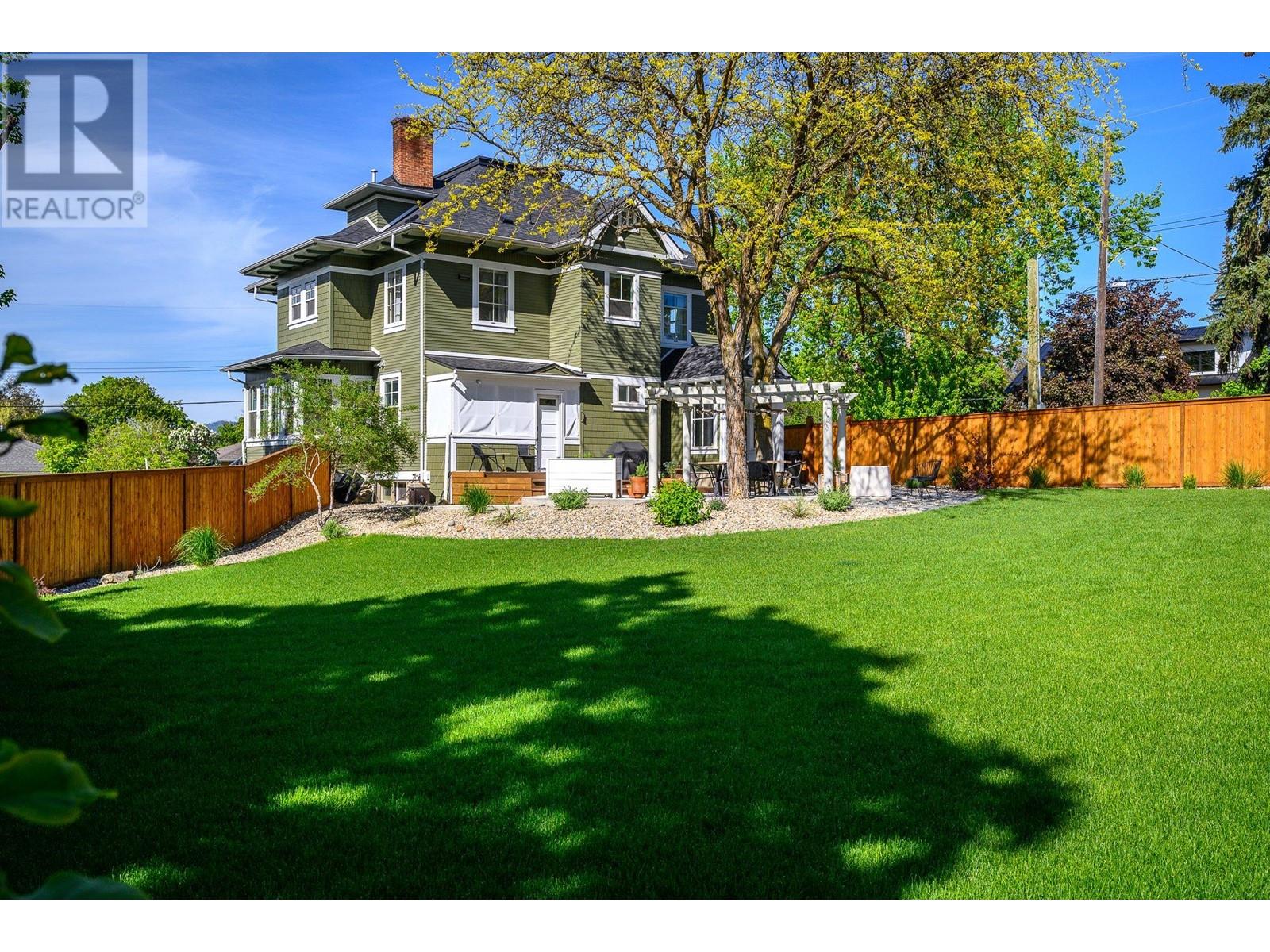  2000 37 Avenue, Vernon
