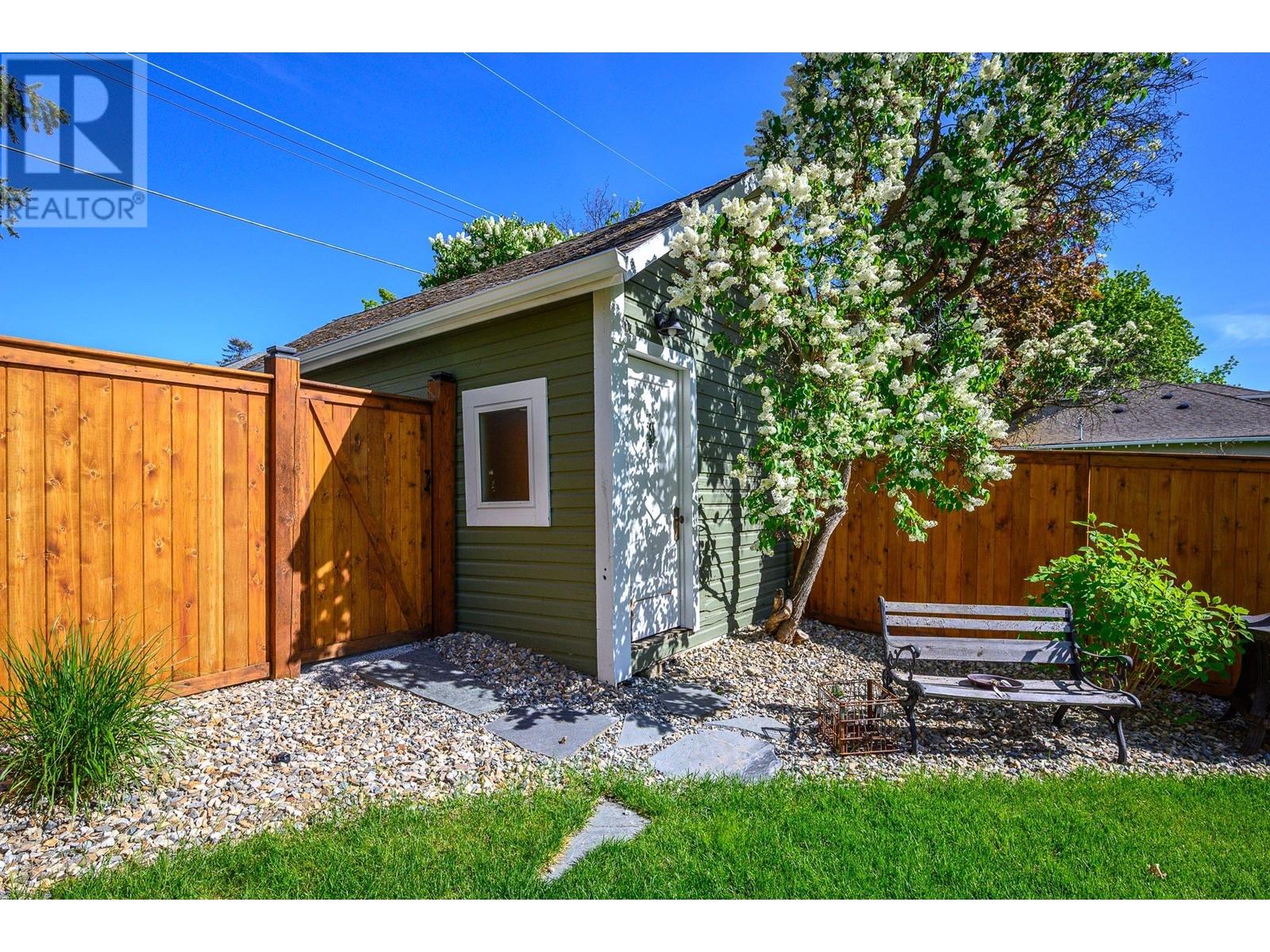  2000 37 Avenue, Vernon