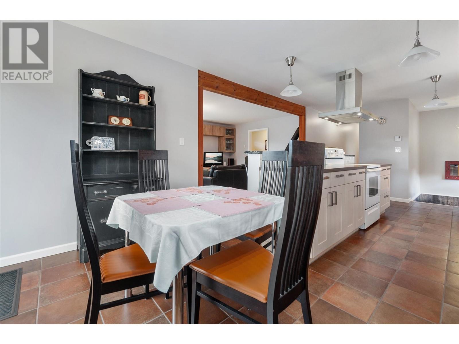  715 Lowe Drive, Cawston