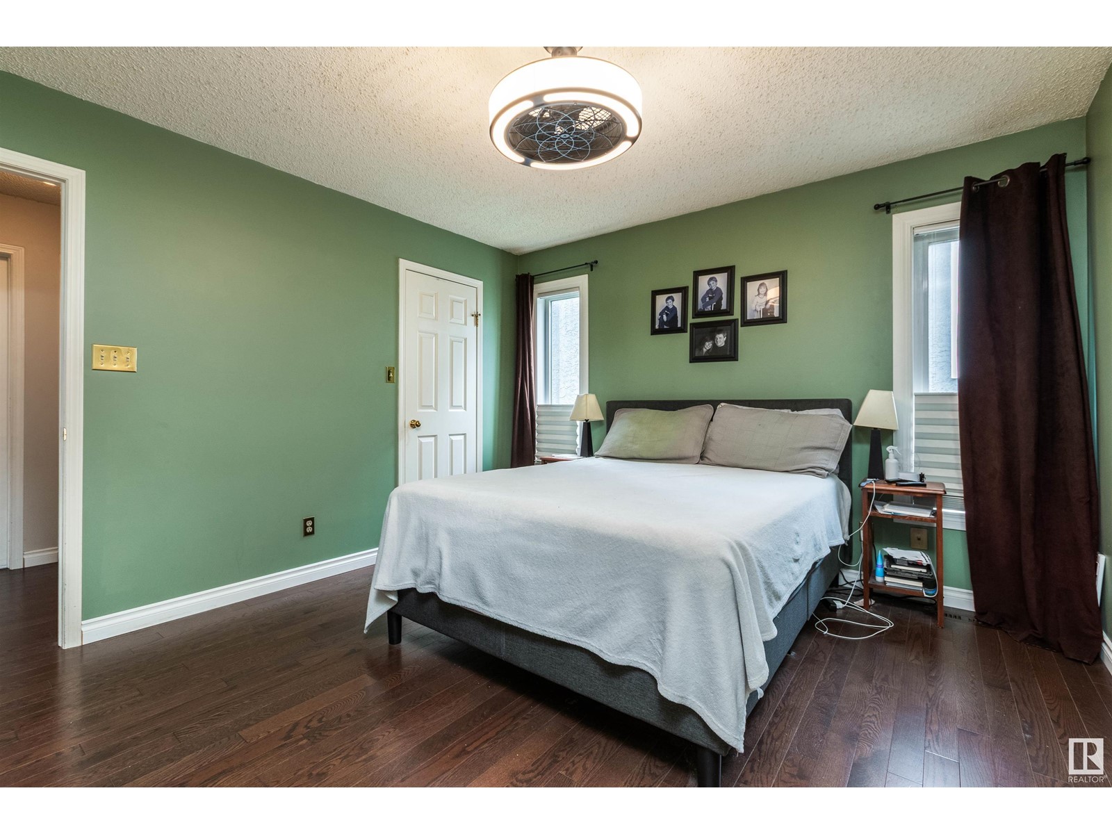 9 COACHMAN CO, Sherwood Park