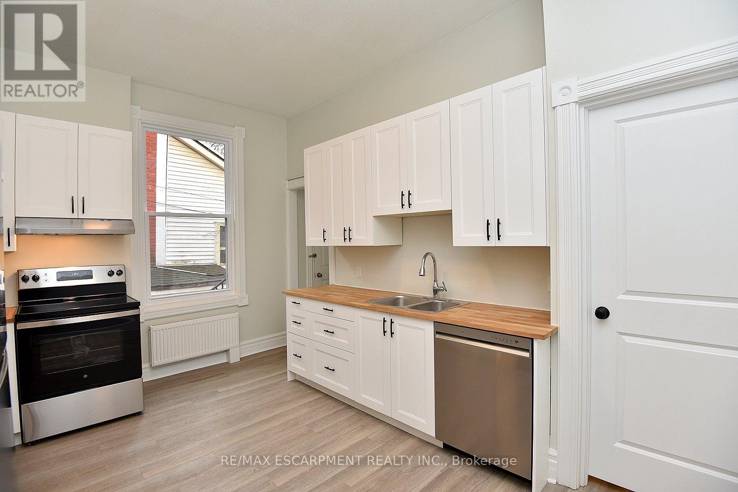 Photo 21 of 66 Erie Avenue, Hamilton ON