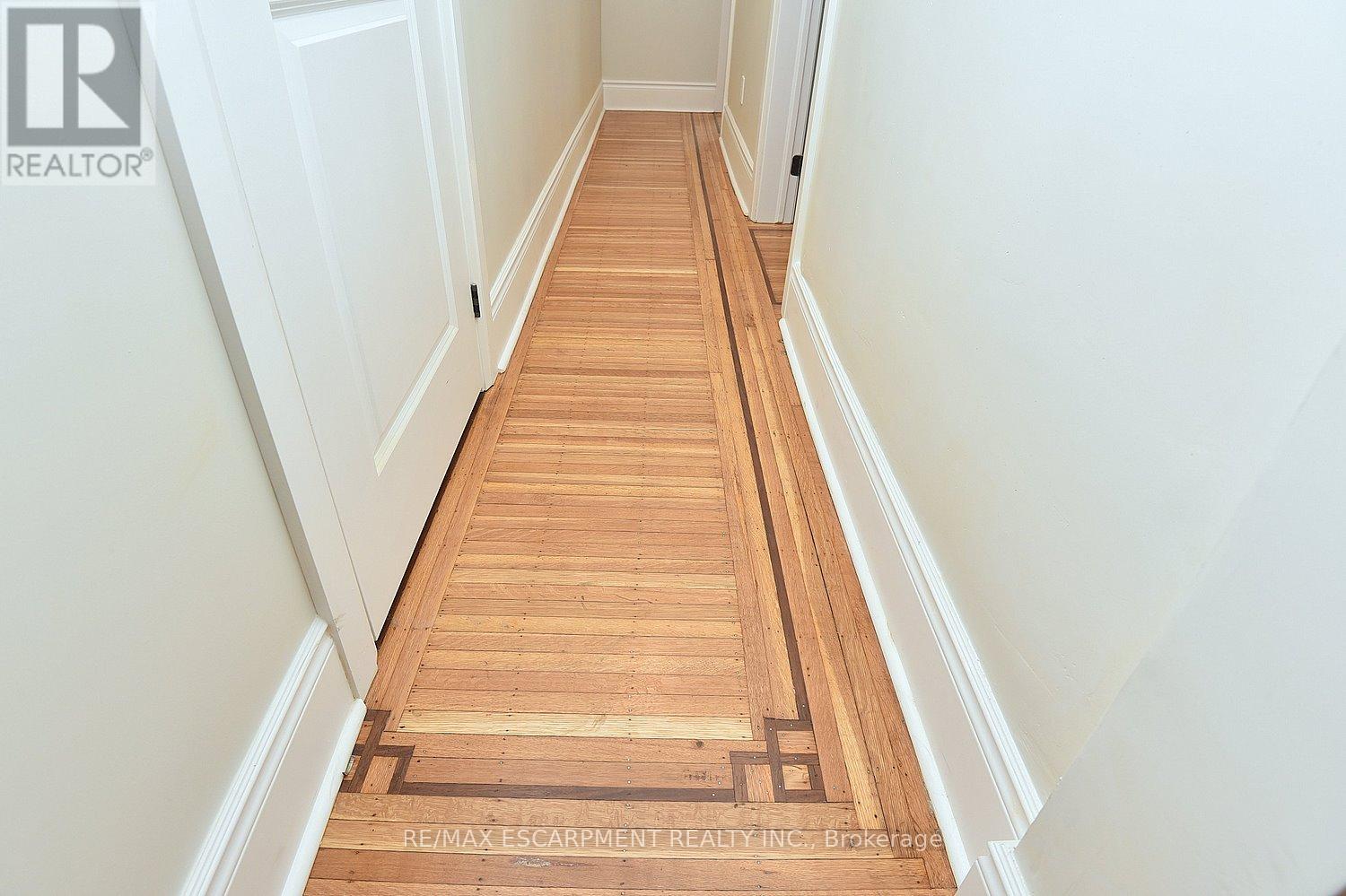 Photo 11 of 66 Erie Avenue, Hamilton ON