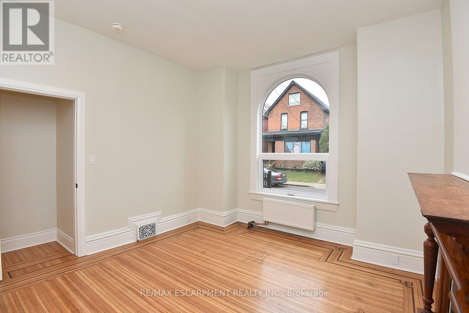 Photo 4 of 66 Erie Avenue, Hamilton ON
