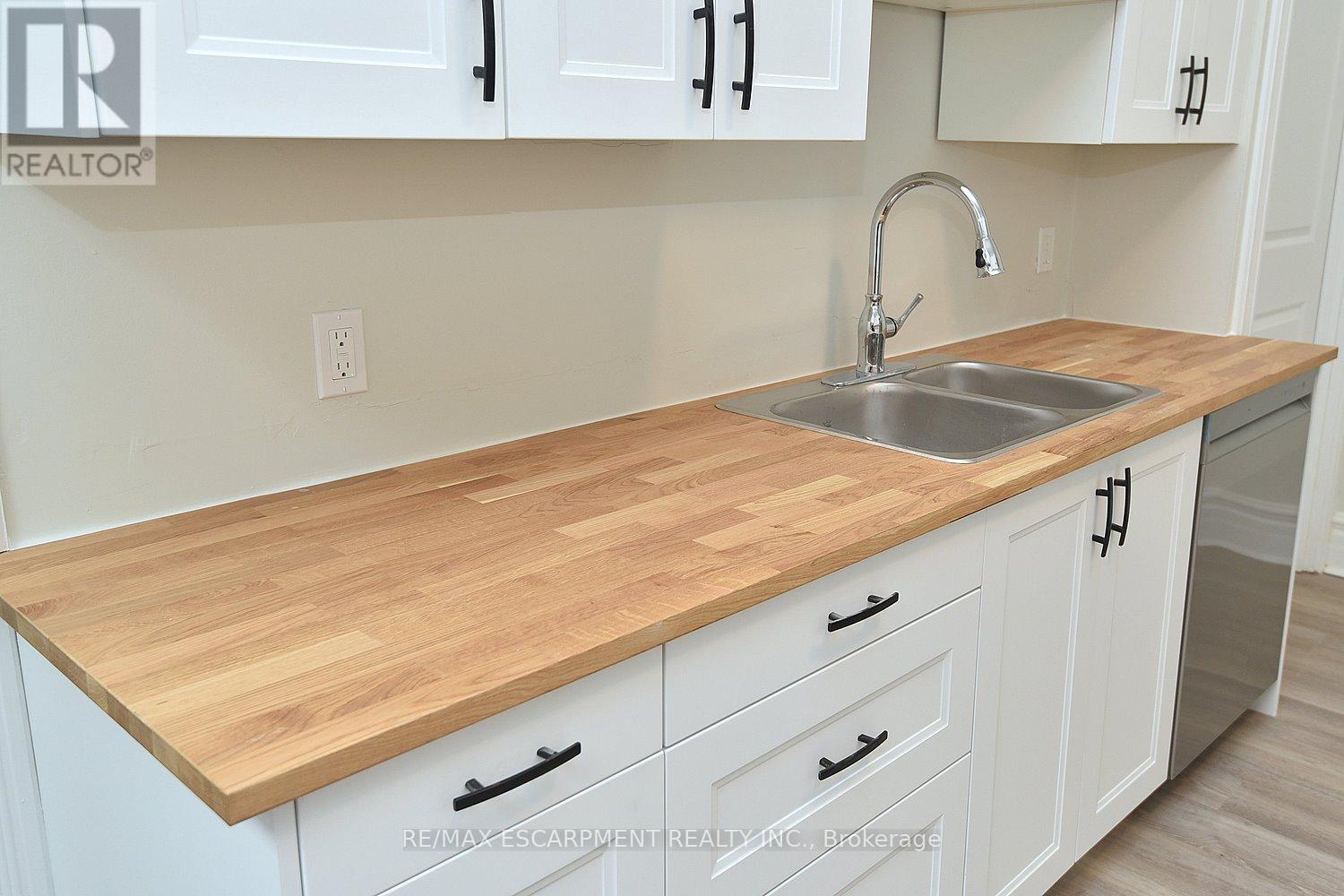 Photo 24 of 66 Erie Avenue, Hamilton ON