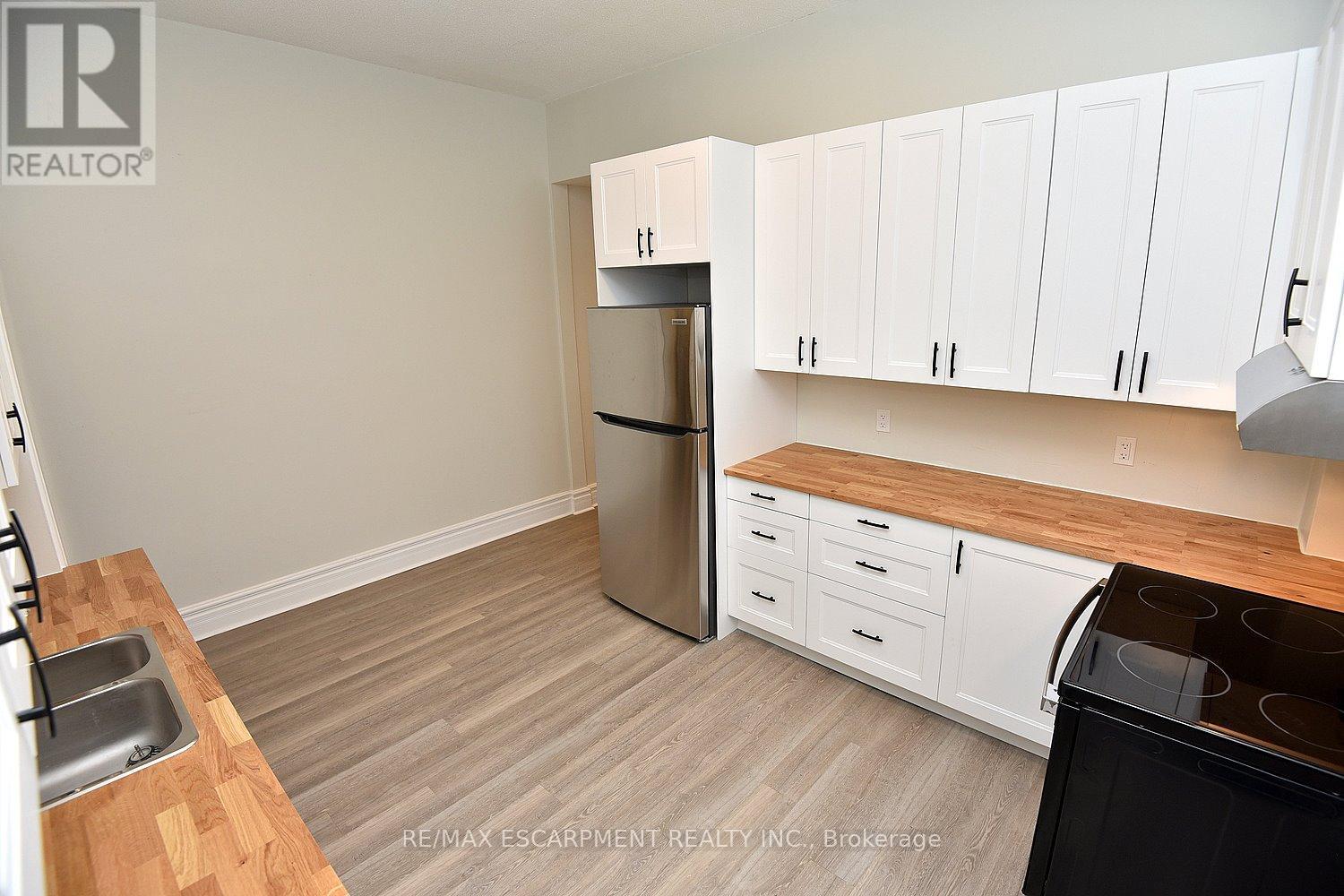 Photo 15 of 66 Erie Avenue, Hamilton ON