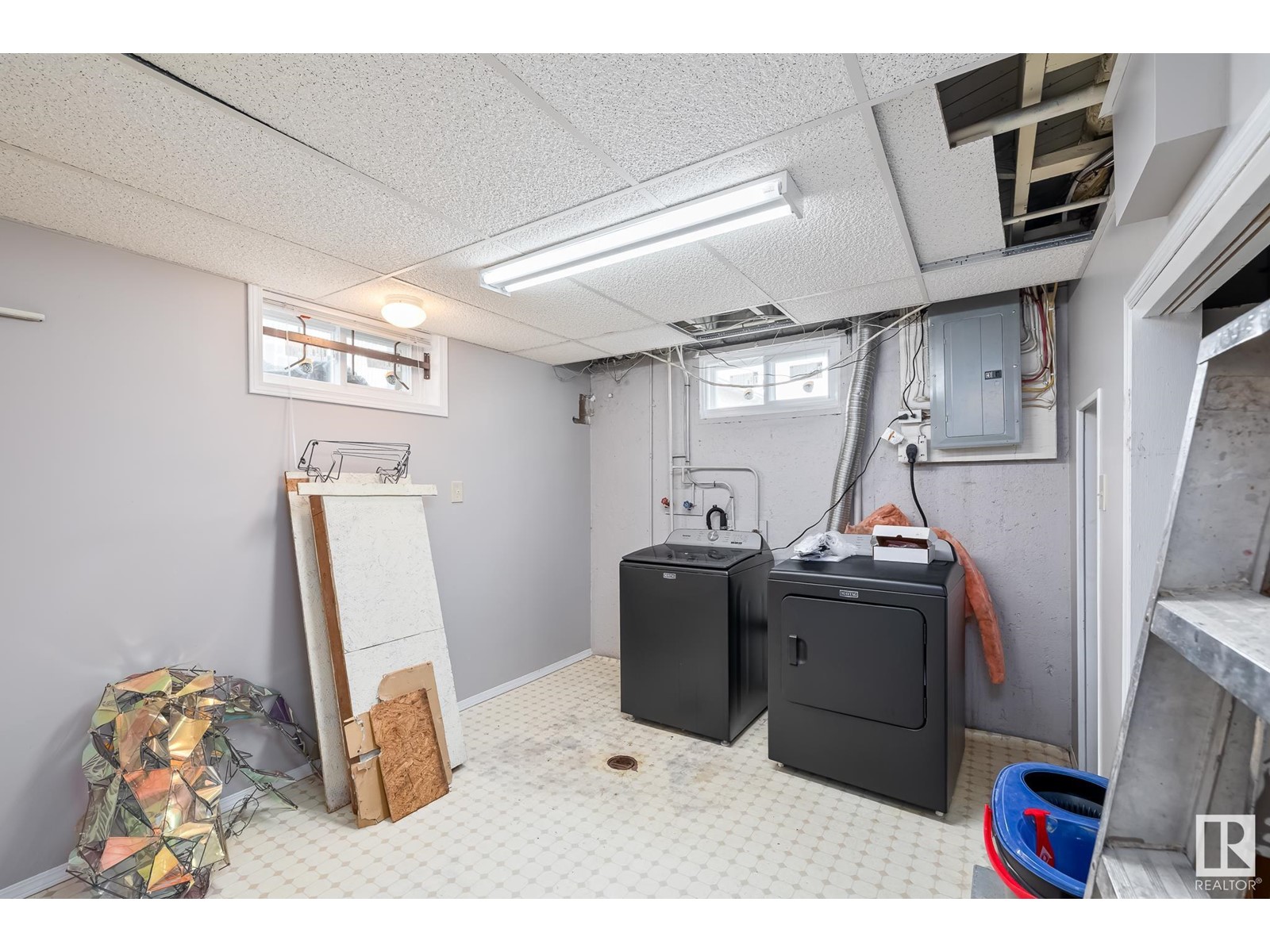 8011 132 AV NW, Edmonton