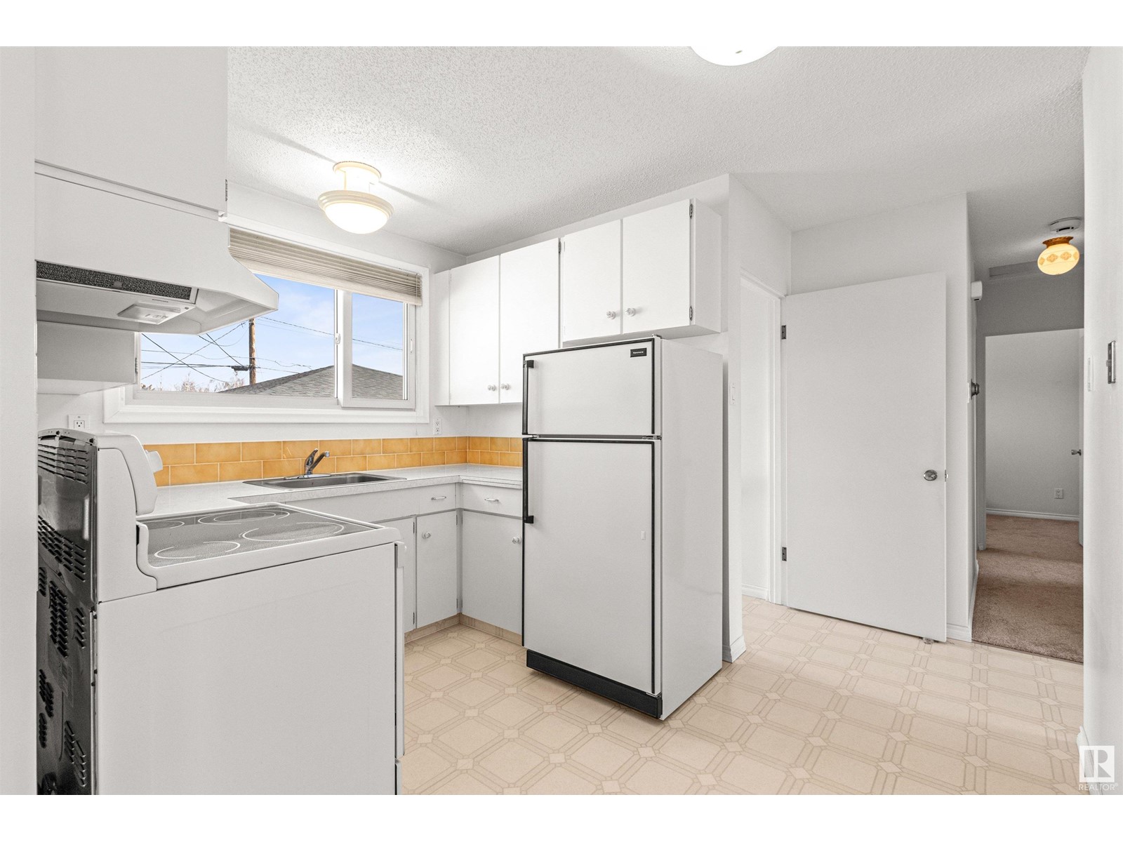 8416 135A AV NW, Edmonton