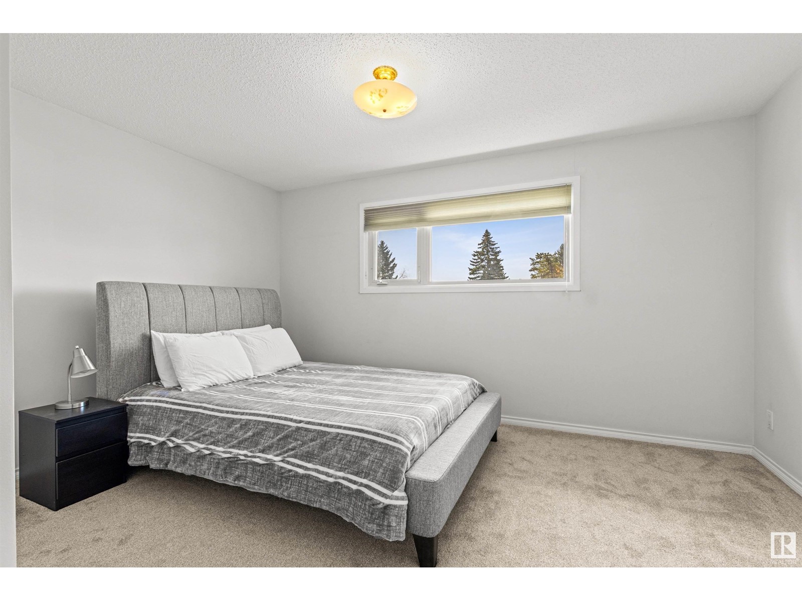8416 135A AV NW, Edmonton