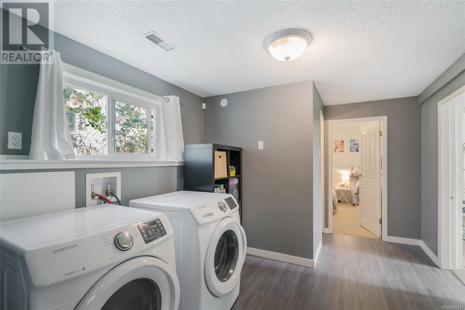 5272 Somerset Dr, Nanaimo