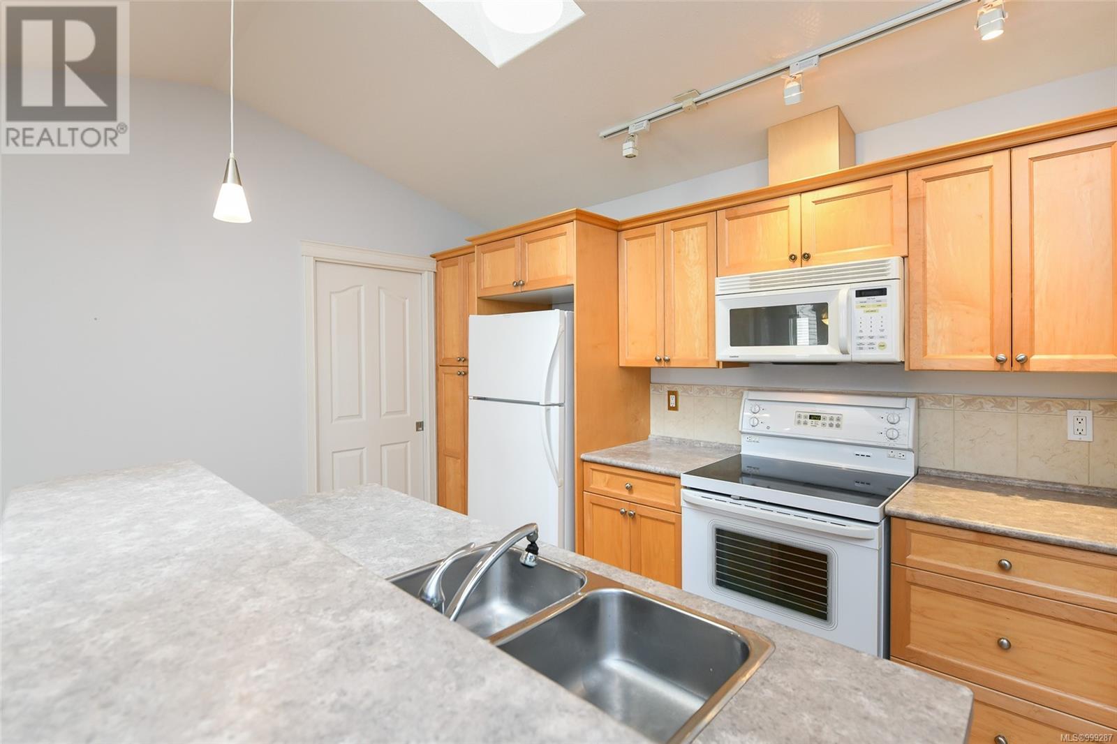 120 2077 St. Andrews Way, Courtenay