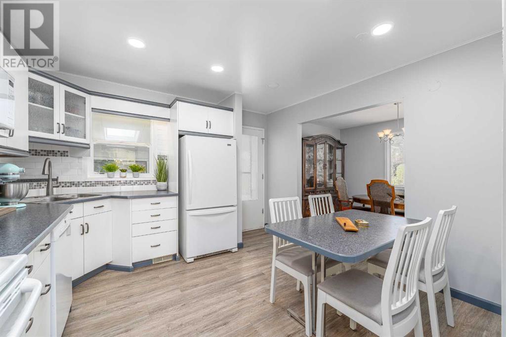 Single Family House Bi-level for Sale in  Huntertown Crescent NW Huntington Hills Calgary 