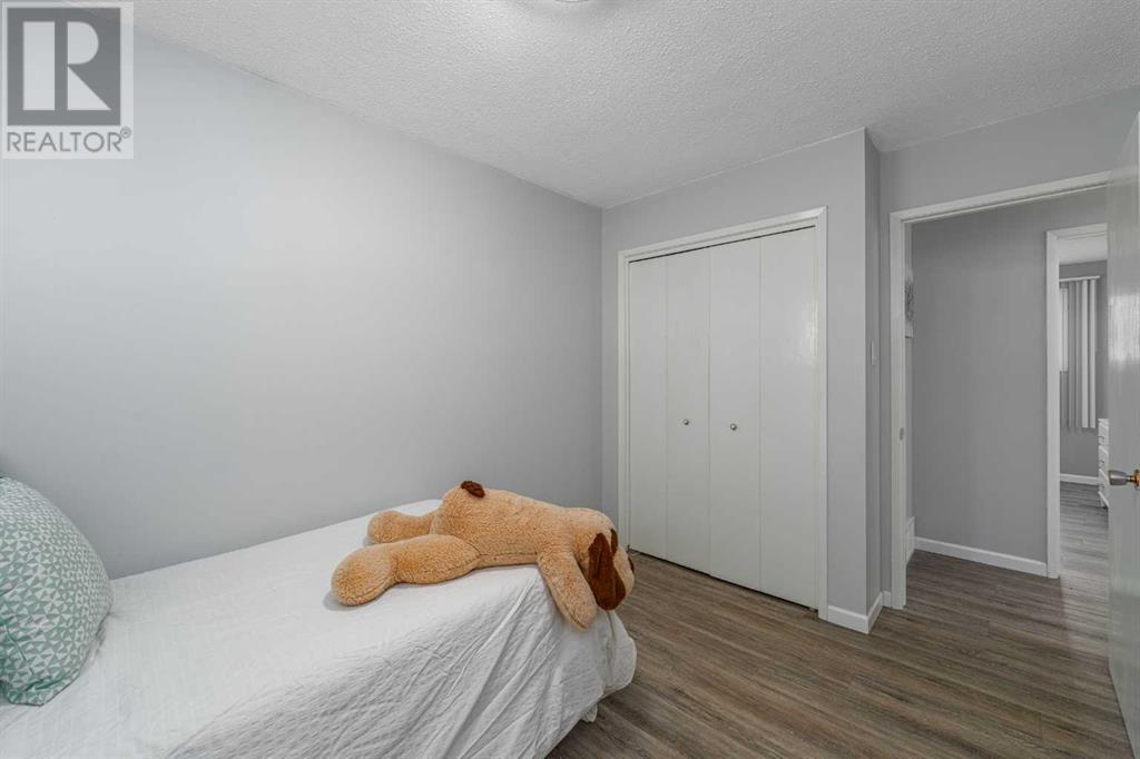 Single Family House Bi-level for Sale in  Huntertown Crescent NW Huntington Hills Calgary 