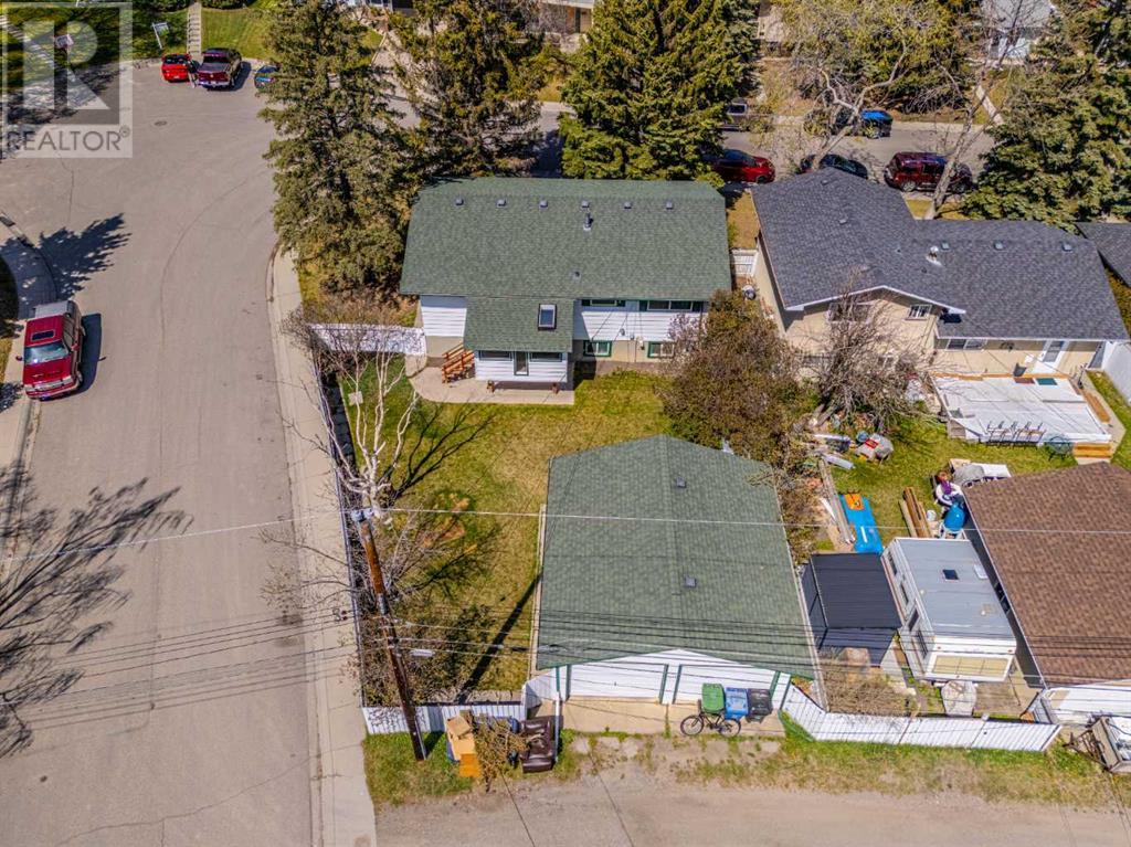 Single Family House Bi-level for Sale in  Huntertown Crescent NW Huntington Hills Calgary 