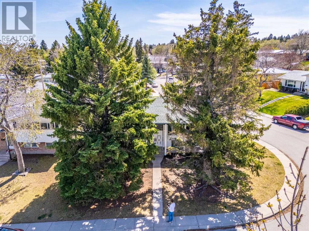 Single Family House Bi-level for Sale in  Huntertown Crescent NW Huntington Hills Calgary 