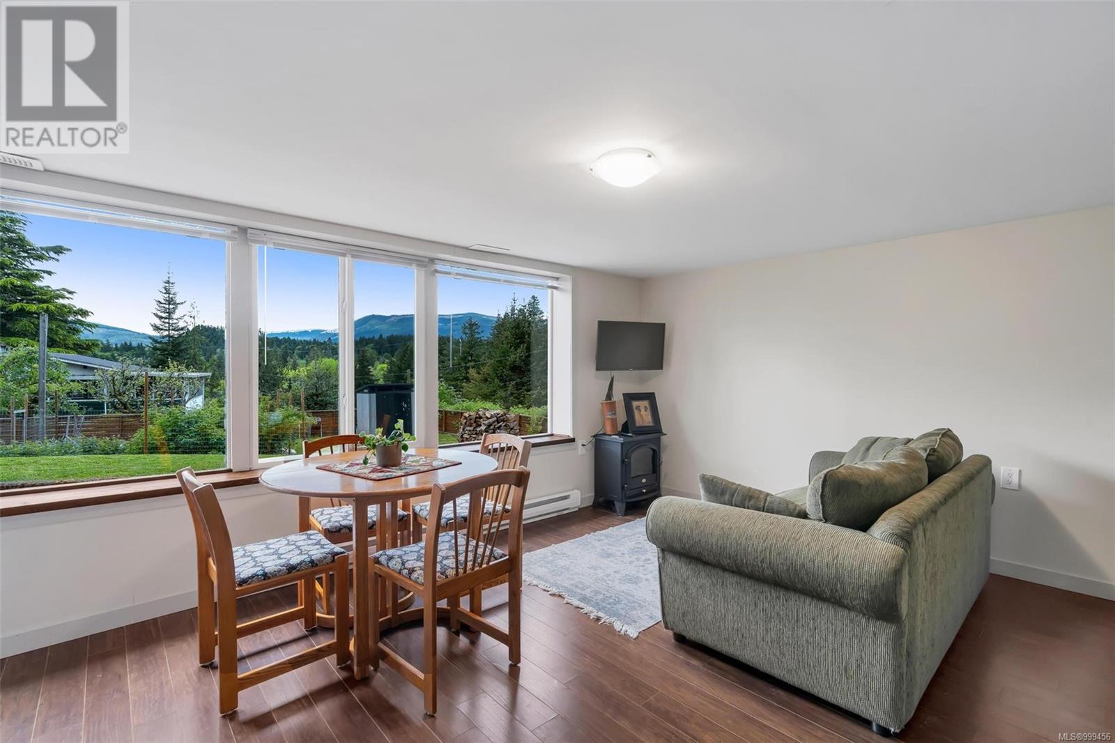 3077 Mountain View Cres, Duncan
