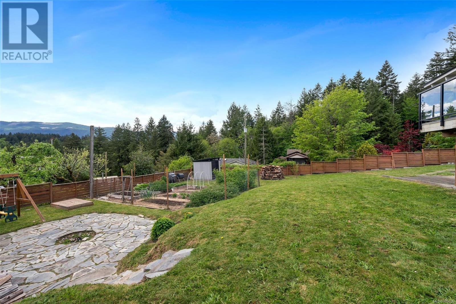 3077 Mountain View Cres, Duncan