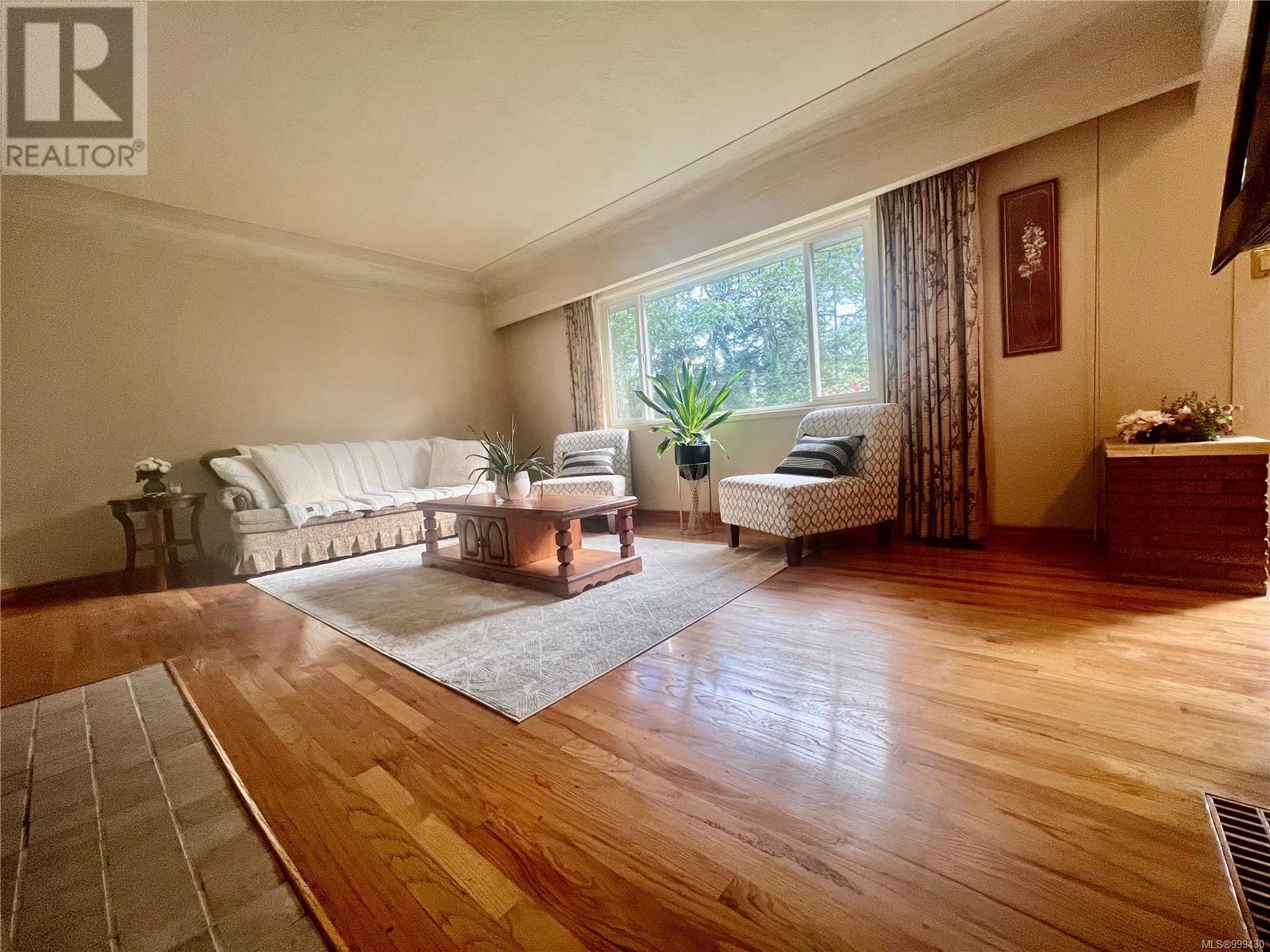 670 Burnside Rd W, Saanich
