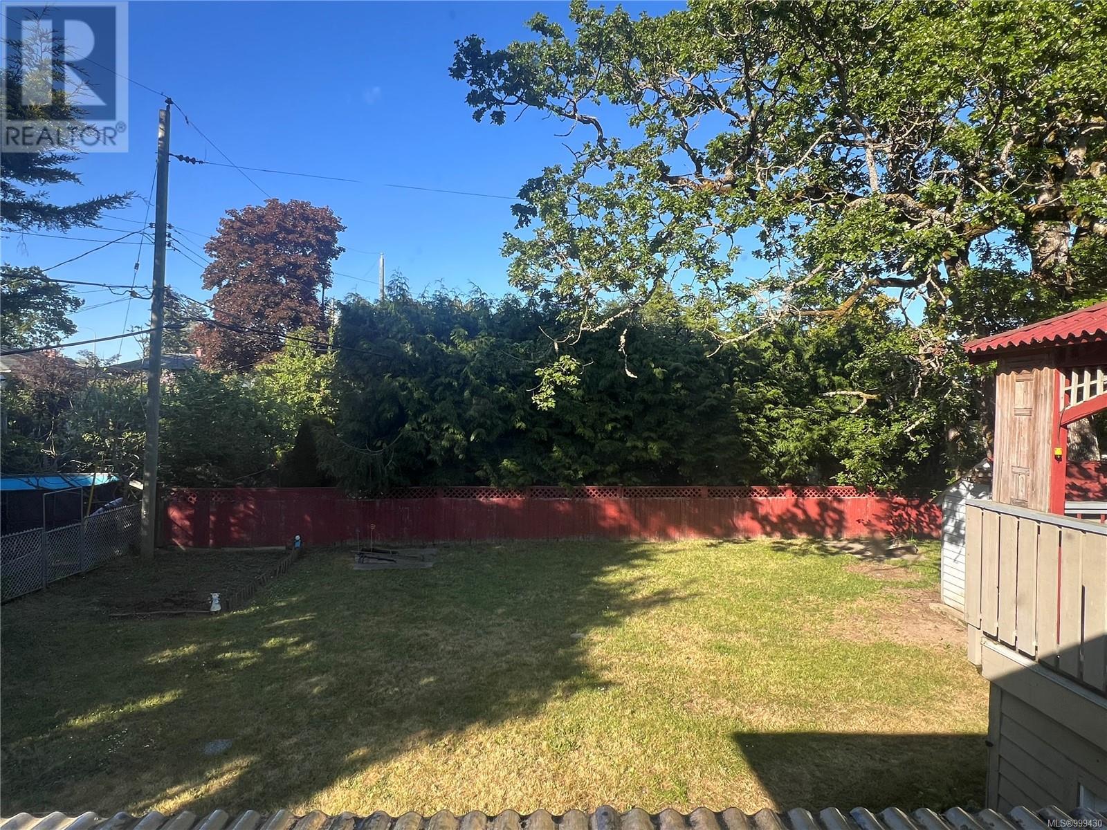 670 Burnside Rd W, Saanich