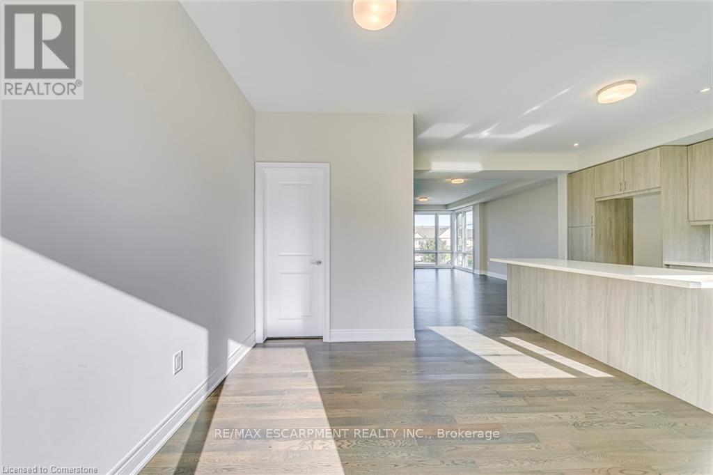 Photo 7 of 8 2273 Turnberry Road, Burlington ON