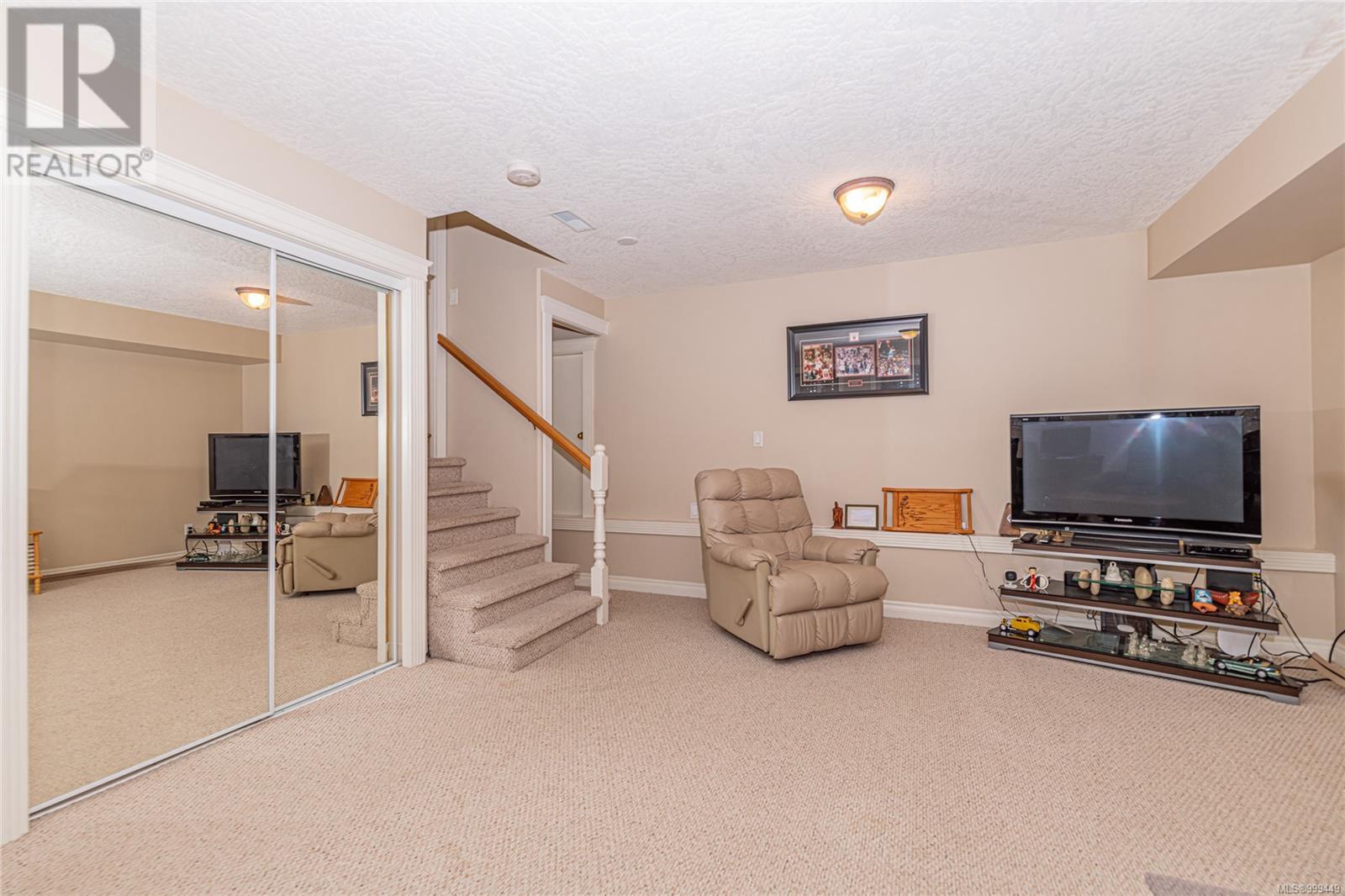 Photo 9 of 5300 Mynabird Lane, Saanich BC