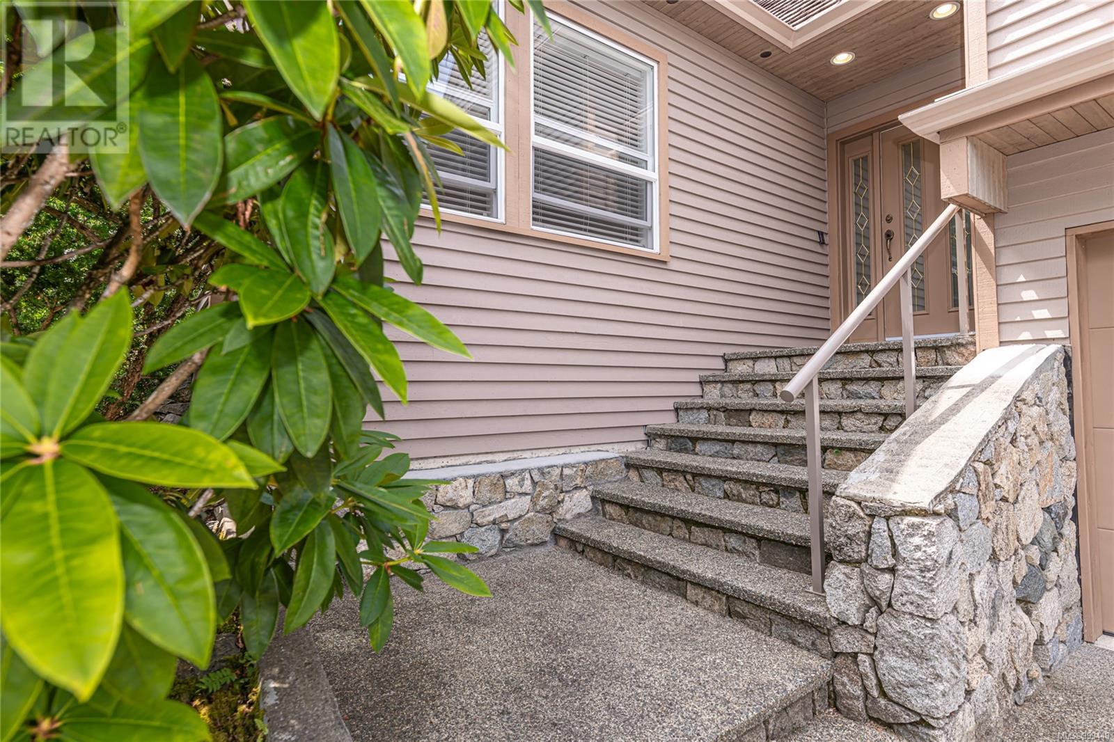 Photo 5 of 5300 Mynabird Lane, Saanich BC
