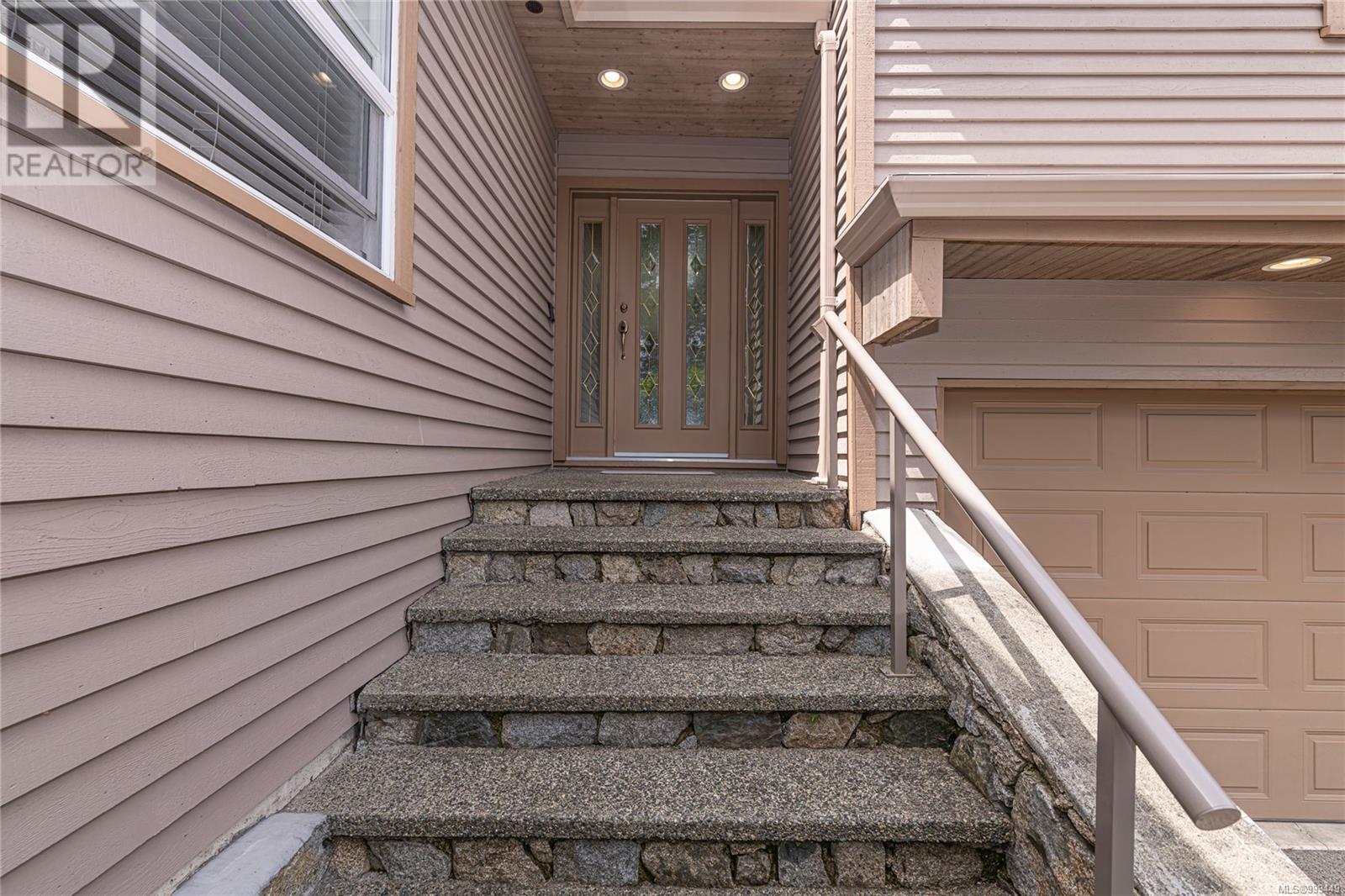 Photo 15 of 5300 Mynabird Lane, Saanich BC