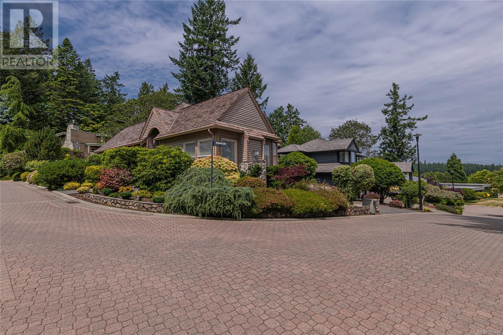 Photo 16 of 5300 Mynabird Lane, Saanich BC