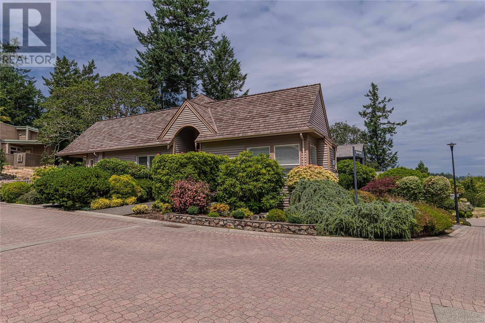 Photo 19 of 5300 Mynabird Lane, Saanich BC