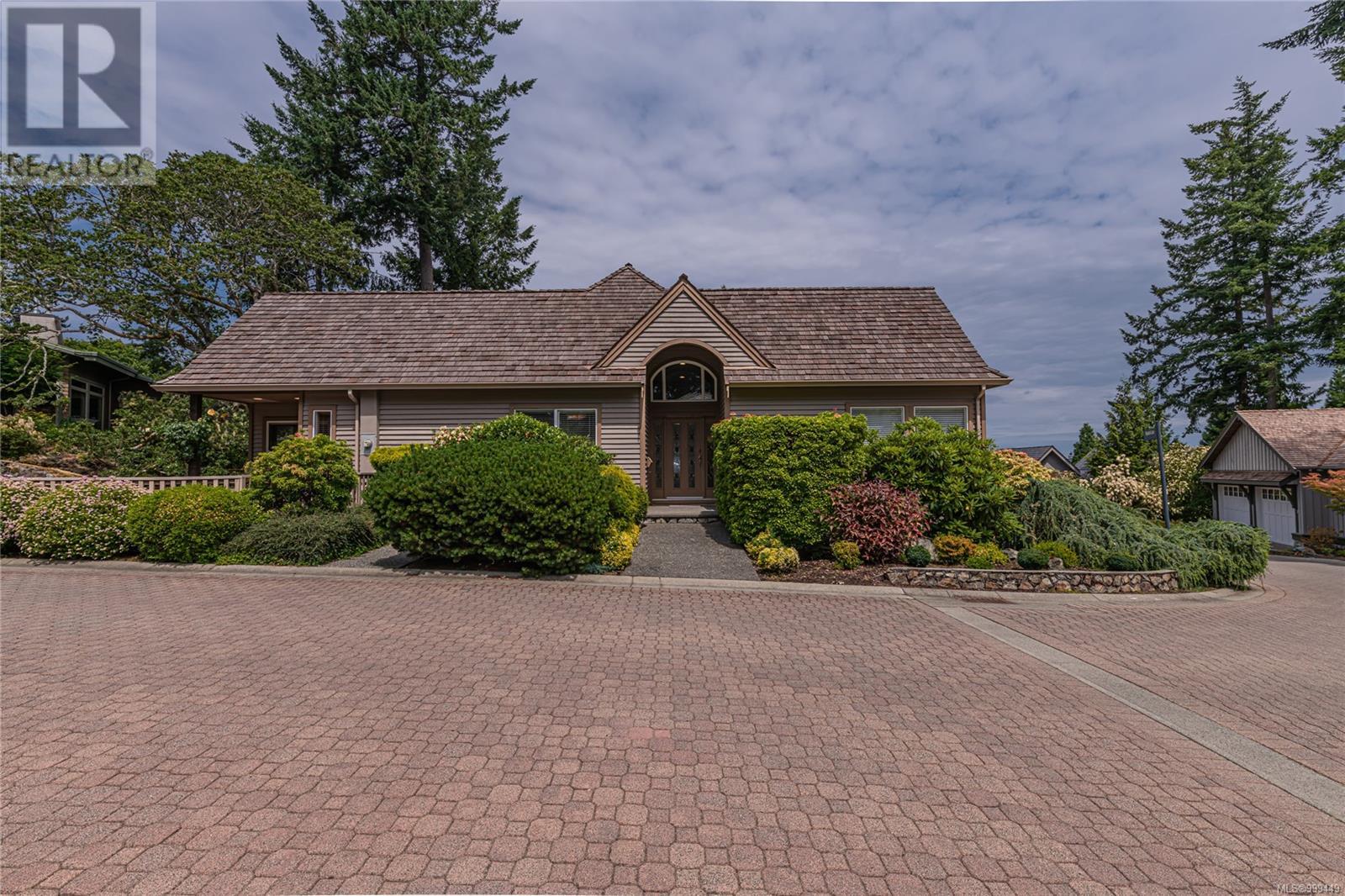 Photo 21 of 5300 Mynabird Lane, Saanich BC