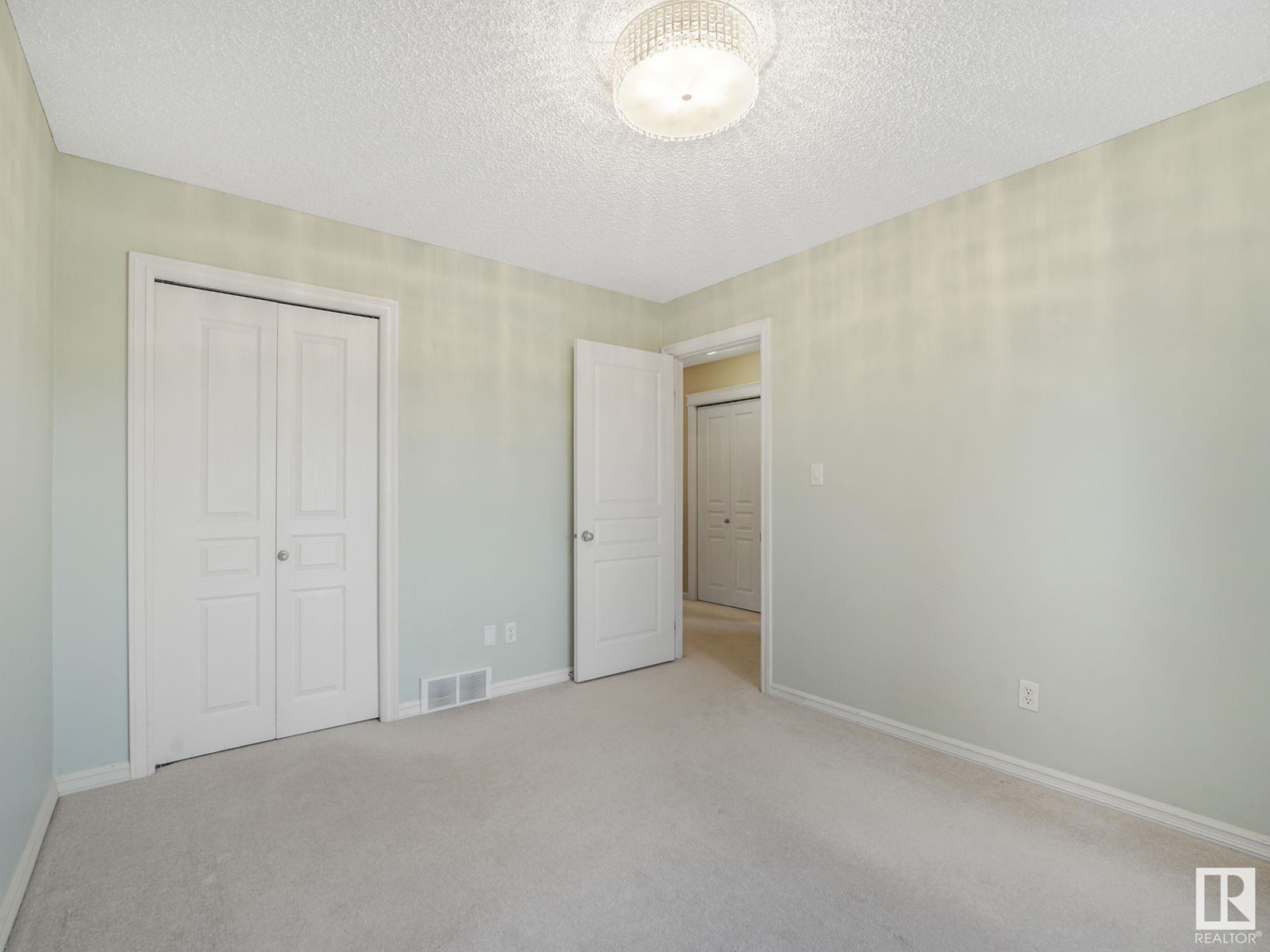 Photo 30 of 939 Lamb Cr Nw, Edmonton AB