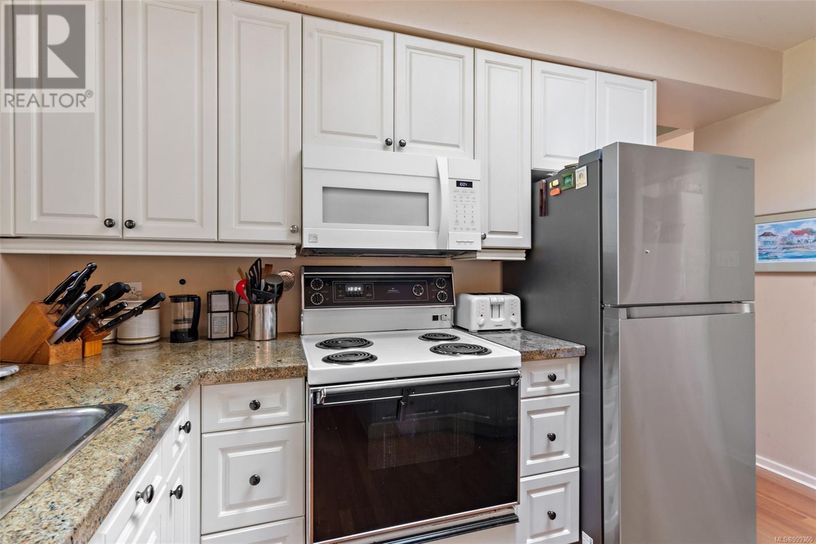Single Family House Character for Sale in  Terrace Ave Victoria 