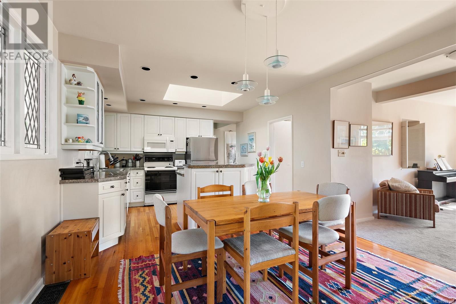 Single Family House Character for Sale in  Terrace Ave Victoria 