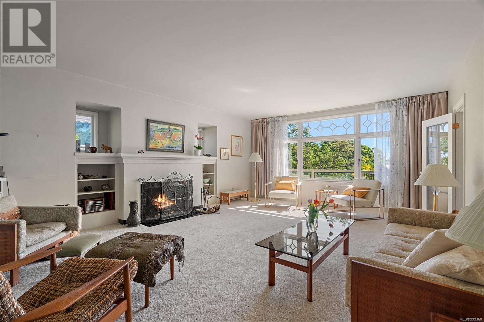 Single Family House Character for Sale in  Terrace Ave Victoria 