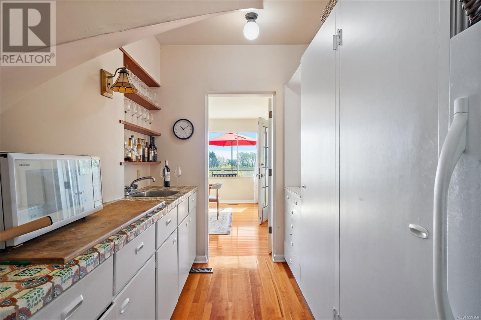 Single Family House Character for Sale in  Terrace Ave Victoria 