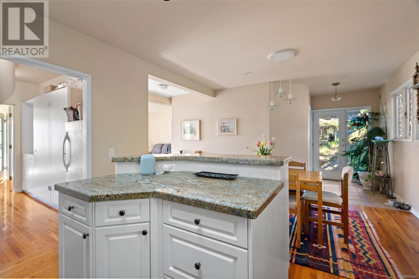 Single Family House Character for Sale in  Terrace Ave Victoria 