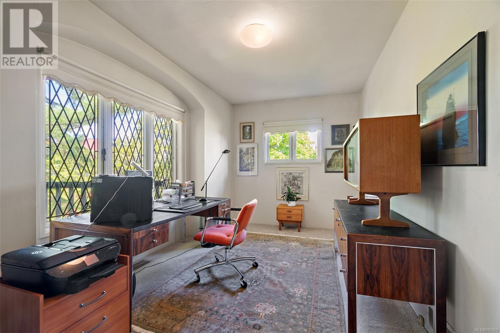 Single Family House Character for Sale in  Terrace Ave Victoria 