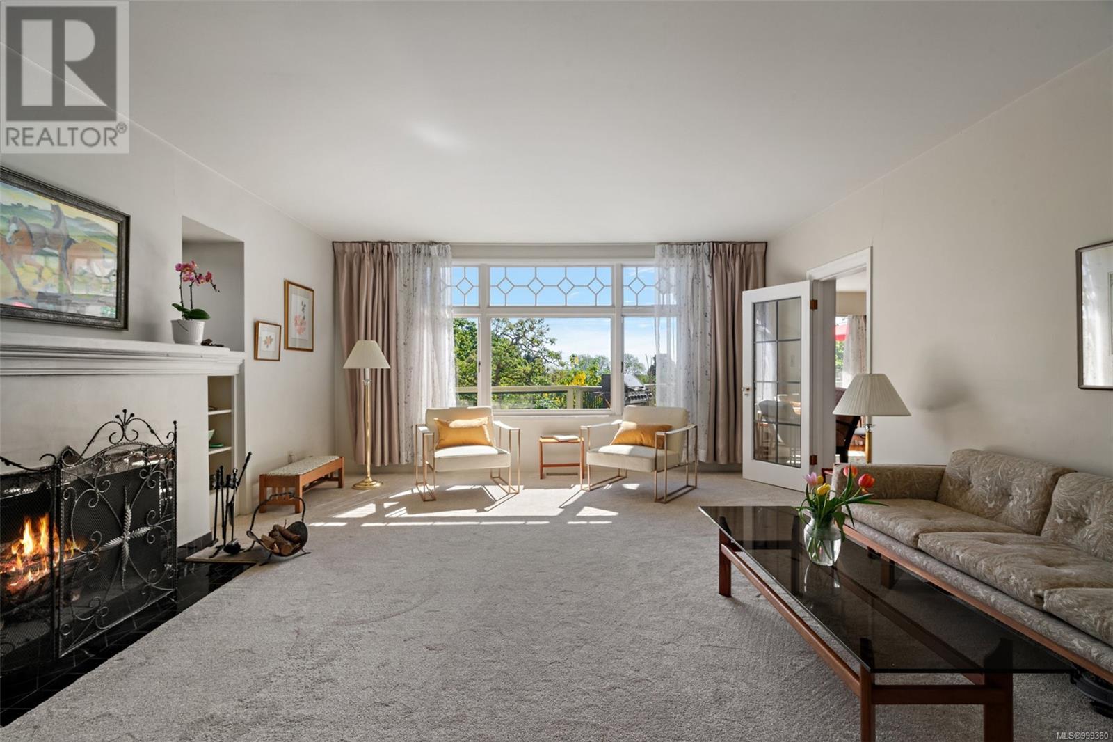Single Family House Character for Sale in  Terrace Ave Victoria 