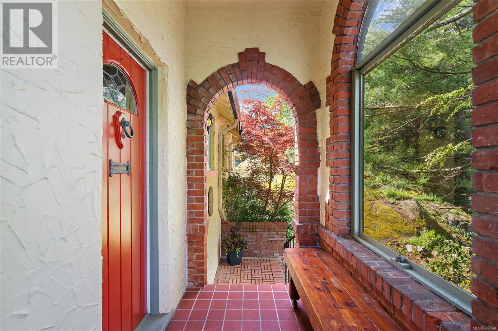 Single Family House Character for Sale in  Terrace Ave Victoria 
