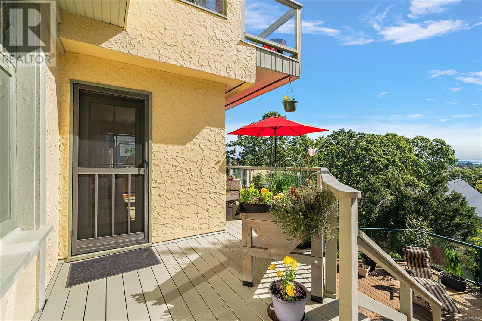 1019 Terrace Ave, Victoria