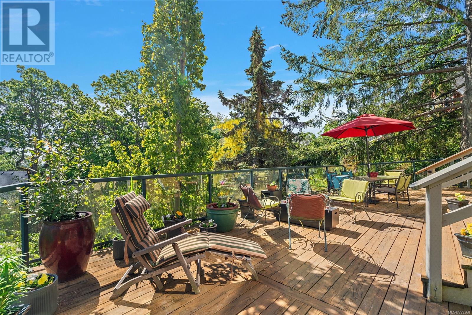 Single Family House Character for Sale in  Terrace Ave Victoria 