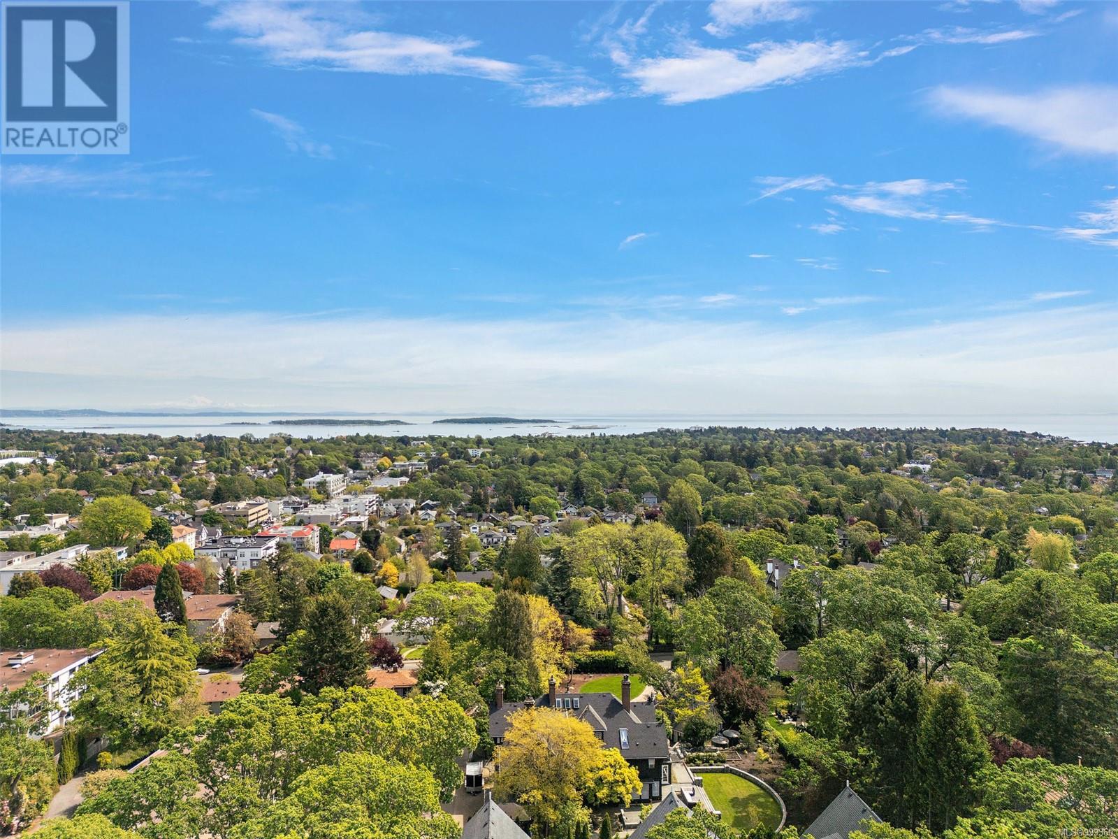 Single Family House Character for Sale in  Terrace Ave Victoria 