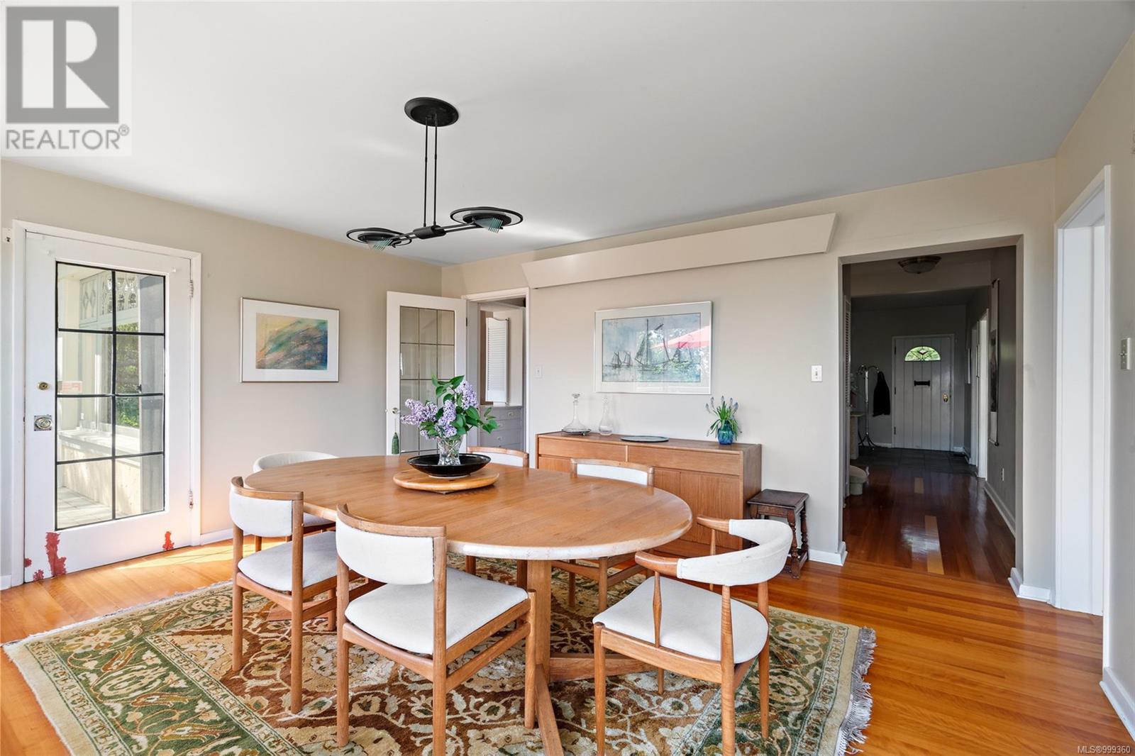 Single Family House Character for Sale in  Terrace Ave Victoria 