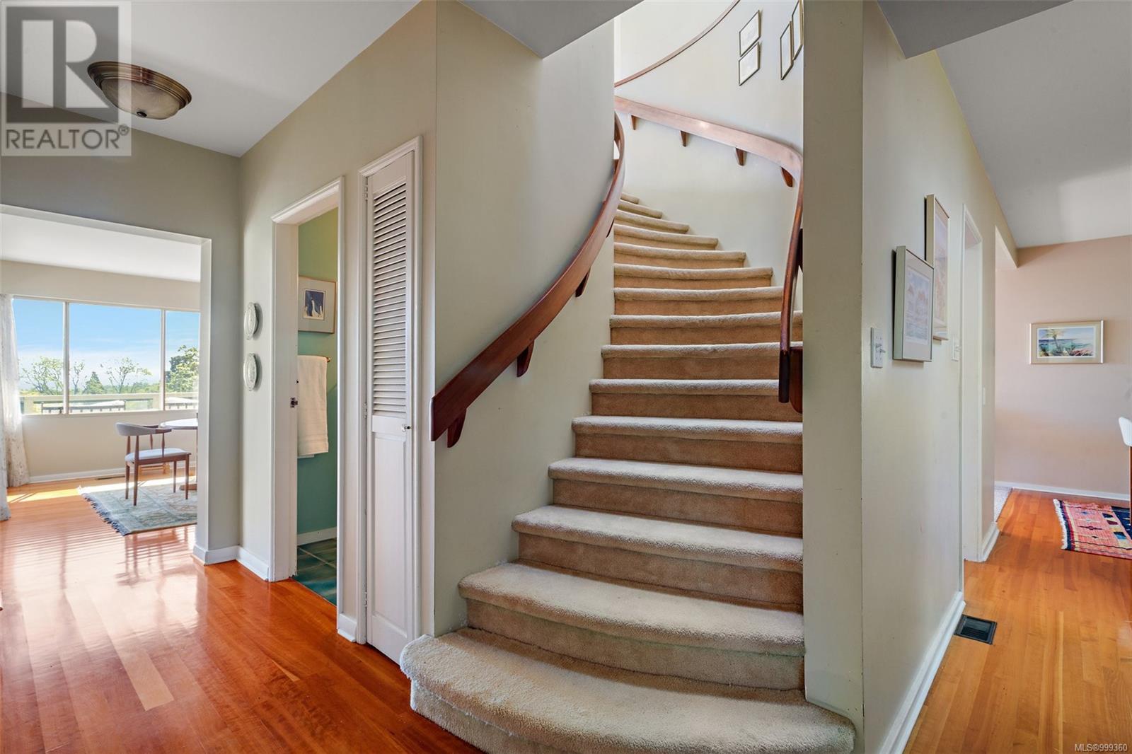 Single Family House Character for Sale in  Terrace Ave Victoria 