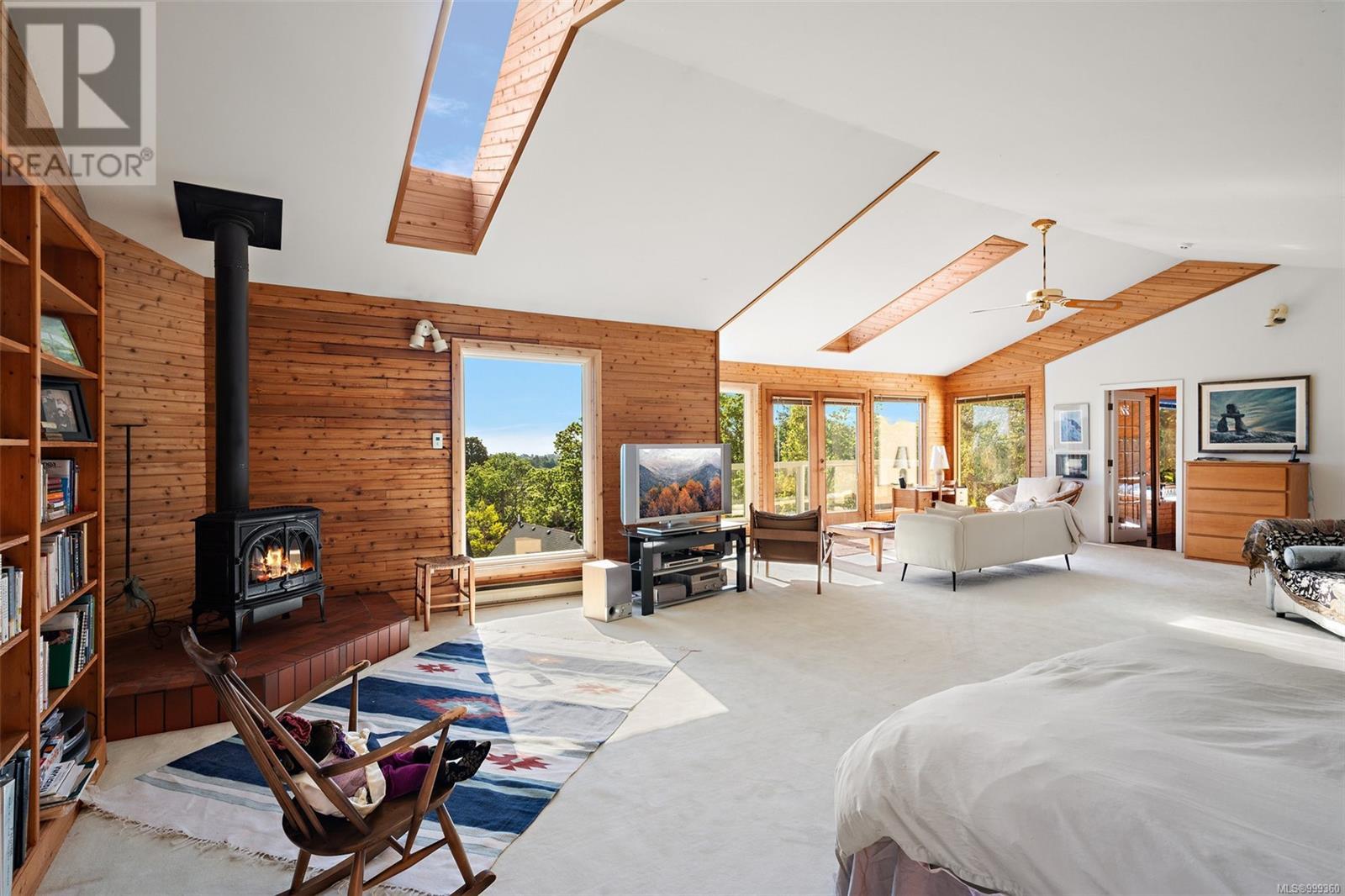 Single Family House Character for Sale in  Terrace Ave Victoria 