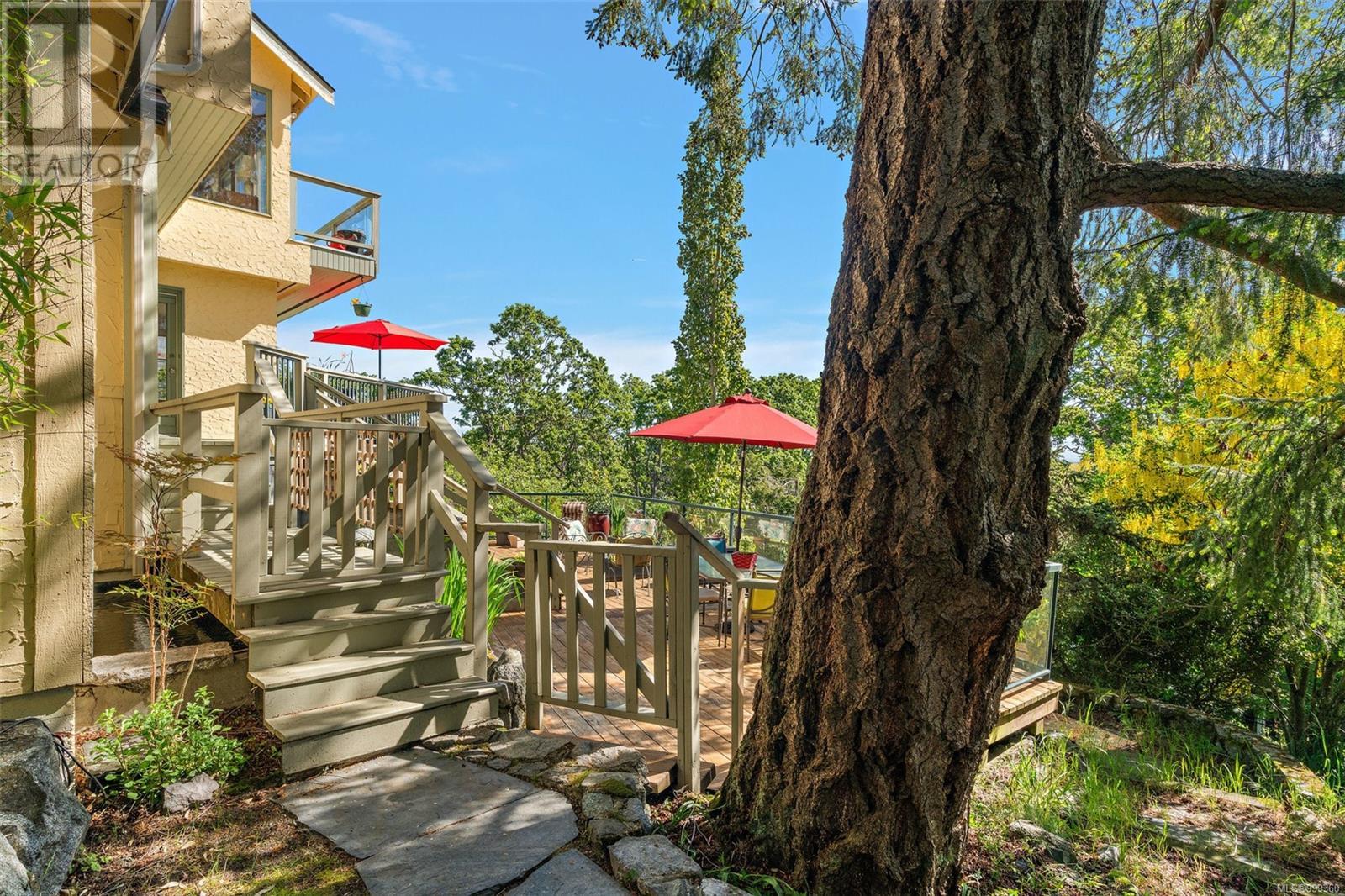 Single Family House Character for Sale in  Terrace Ave Victoria 
